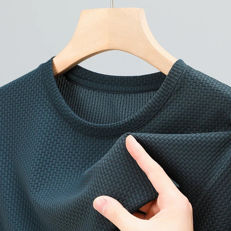 New Men's Round Neck Plaid Short Sleeved T-shirt Fashionable, Comfortable Breathable and Elastic Top