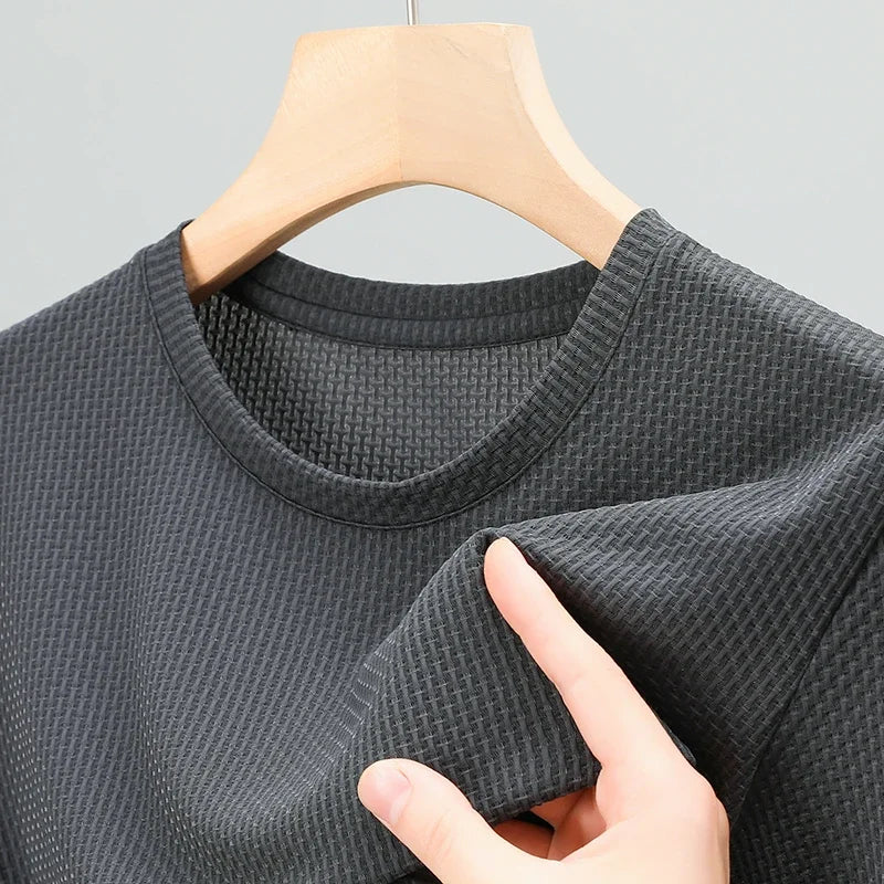 New Men's Round Neck Plaid Short Sleeved T-shirt Fashionable, Comfortable Breathable and Elastic Top