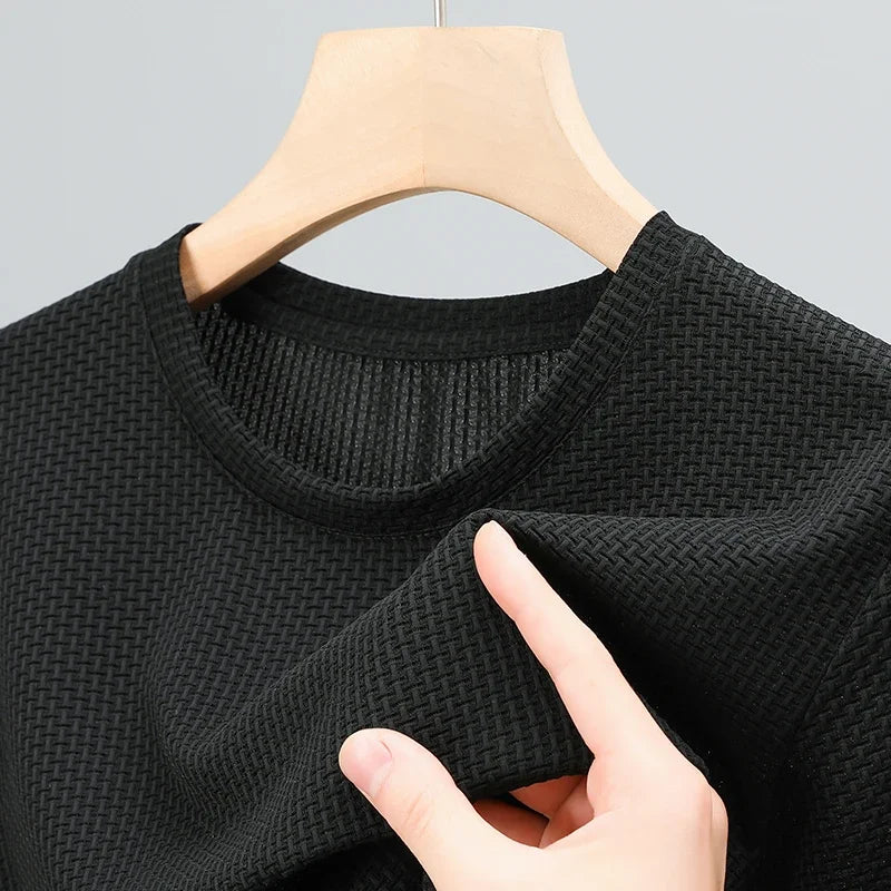 New Men's Round Neck Plaid Short Sleeved T-shirt Fashionable, Comfortable Breathable and Elastic Top