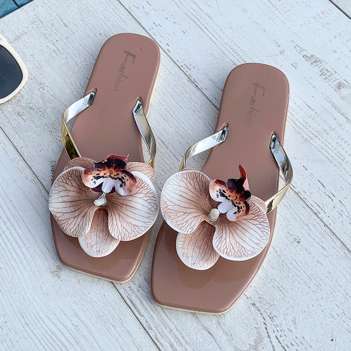 Summer Flip Flops with Petal Decorations, High-end Elegant Flat Heel Sandals, Bright Colored Women's Shoes